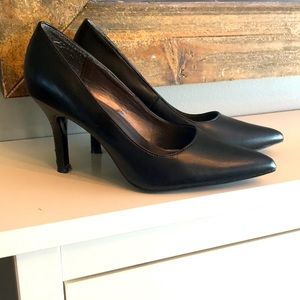 Black point toe heels